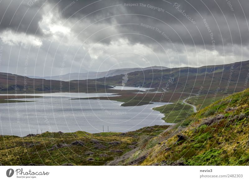 Schottland Wolken Gewitterwolken Horizont Herbst Hügel Berge u. Gebirge Seeufer Insel Moor Sumpf schön schlechtes Wetter Regenwolken Wolkenhimmel Wolkendecke