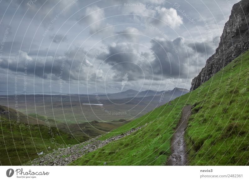 Wanderweg Natur Landschaft Wolken Gewitterwolken Gras Wiese entdecken Erholung Fitness Sport wandern grün Wanderlust Bergsteigen Felswand Berge u. Gebirge