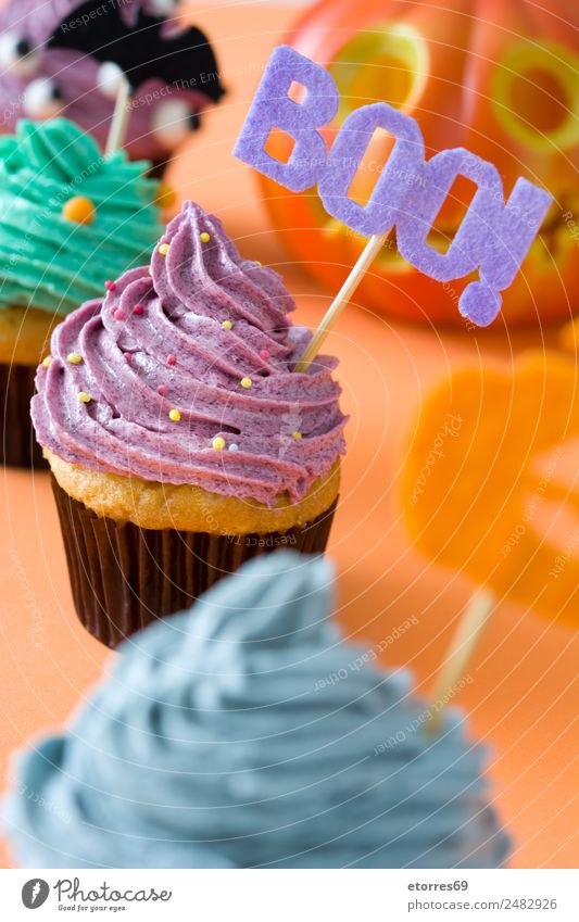 Halloween Törtchen Lebensmittel Kuchen Dessert Süßwaren frisch gut süß grau grün violett orange Farbe Cupcake Butter Sahne Angst Kürbis Oktober Feste & Feiern