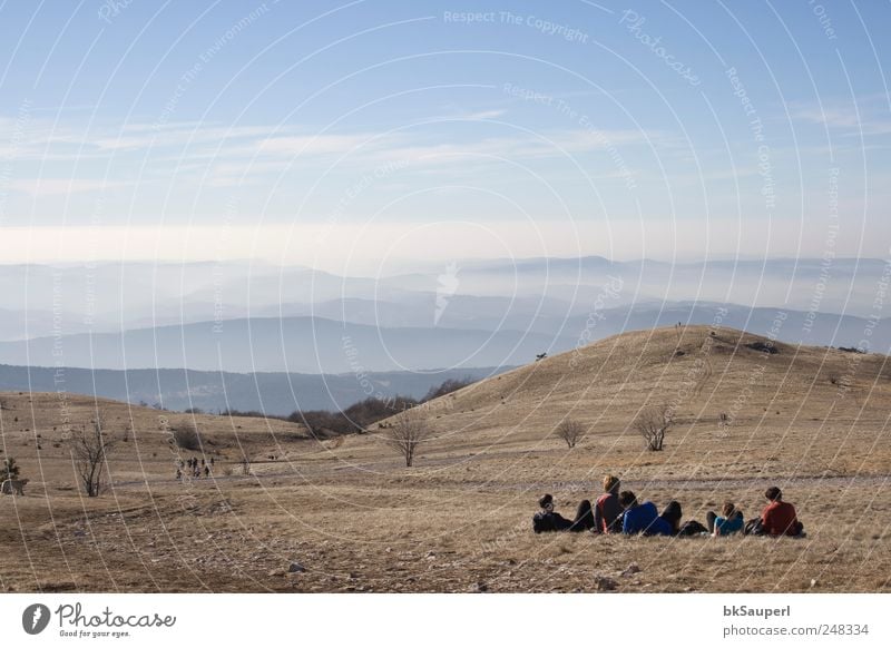 Gemeinsam in den Bergen Ferien & Urlaub & Reisen Ferne Freiheit Berge u. Gebirge wandern Freundschaft Menschengruppe Natur Landschaft Himmel Horizont