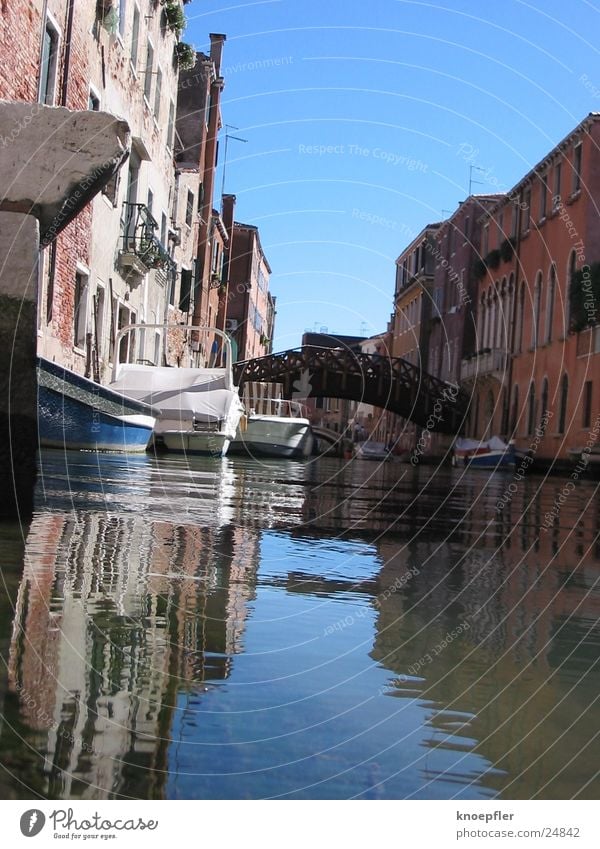 Seitenstrasse Venedig Reflexion & Spiegelung Haus Wasserstraße Europa blau