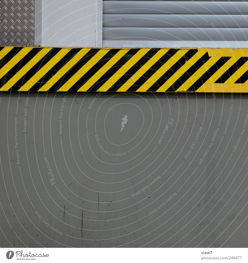 stripes Haus Industrieanlage Gebäude Mauer Wand Fassade Stein Beton Schilder & Markierungen Hinweisschild Warnschild Linie Streifen alt authentisch einfach