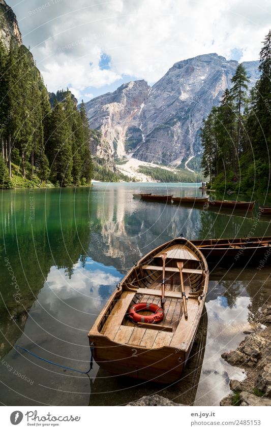 Rettungsboot Freizeit & Hobby Ferien & Urlaub & Reisen Tourismus Ausflug Abenteuer Sommer Sommerurlaub Berge u. Gebirge Natur Landschaft Wolken Wald Felsen