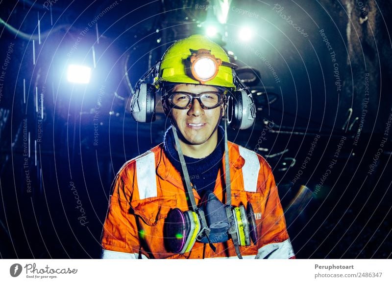 Ein glücklicher Bergarbeiter in einem Bergwerk in Cerro de Paso - Peru Ferien & Urlaub & Reisen Berge u. Gebirge Arbeit & Erwerbstätigkeit Beruf Industrie