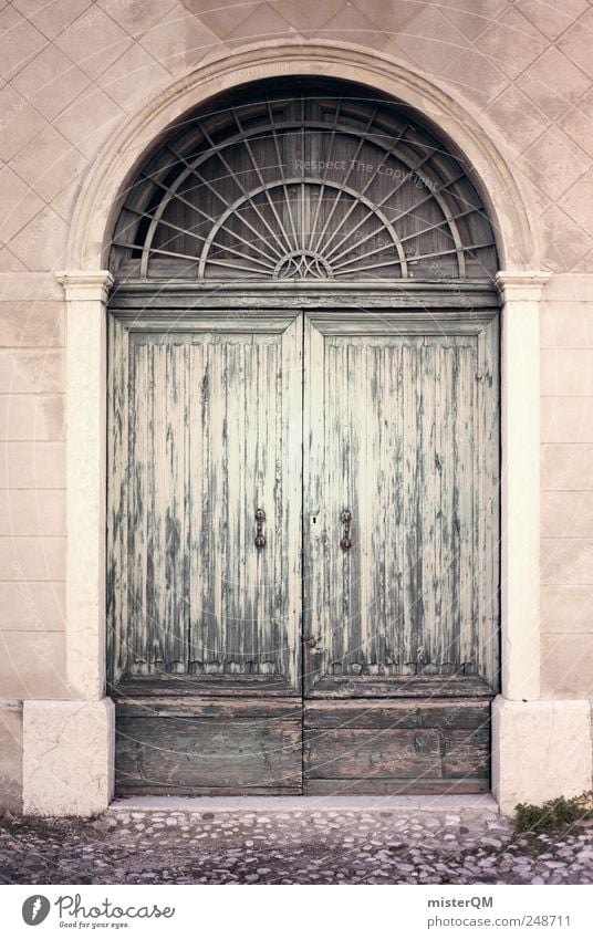 Door. Dorf ästhetisch Tür Tor Haus Fassade Eingang Eingangstür Hereinspaziert geschlossen Behörden u. Ämter alt baufällig Pastellton Holztür Nostalgie Farbfoto