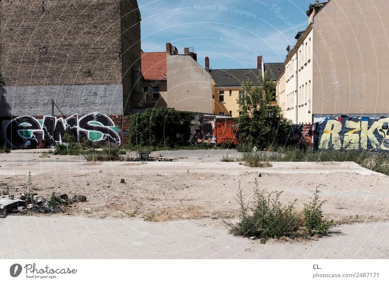 irgendwo, berlin-neukölln Baustelle Erde Sand Himmel Sommer Klima Klimawandel Wetter Schönes Wetter Wärme Sträucher Berlin Neukölln Stadt Hauptstadt