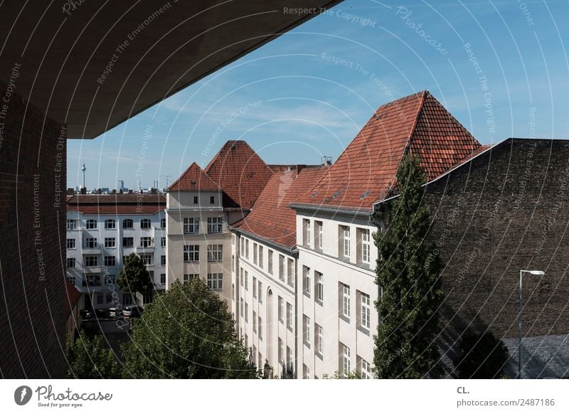 berlin-neukölln Ferien & Urlaub & Reisen Tourismus Städtereise Himmel Wolkenloser Himmel Schönes Wetter Baum Berlin Hauptstadt Haus Hochhaus Platz Bauwerk