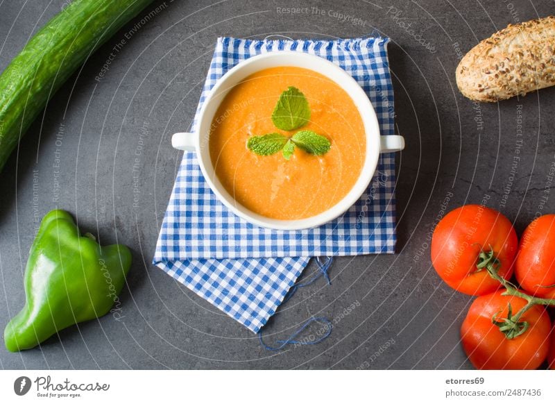 Kürbissuppe Lebensmittel Gemüse Ernährung Mittagessen Vegetarische Ernährung Schalen & Schüsseln Erntedankfest Gesundheit gut grün orange rot cremig Tomate