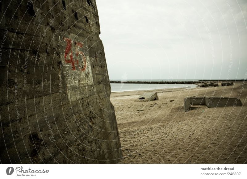 DÄNEMARK - XXXVII Natur Landschaft Wasser Himmel Wolken schlechtes Wetter Wellen Küste Strand Menschenleer Ruine Bauwerk Gebäude Mauer Wand Fassade alt dunkel