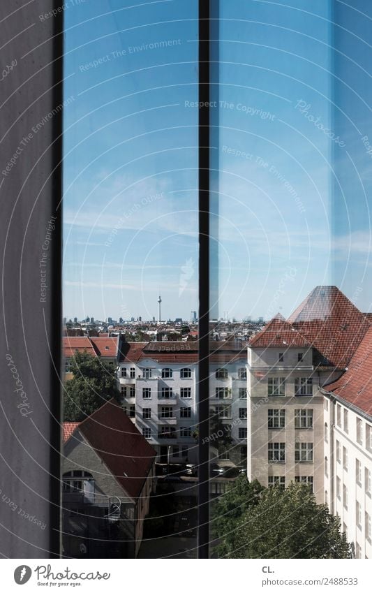 neukölln Ferien & Urlaub & Reisen Städtereise Häusliches Leben Wolkenloser Himmel Schönes Wetter Baum Berlin Neukölln Hauptstadt Haus Hochhaus Bauwerk Gebäude