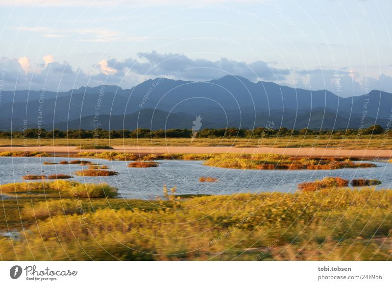 Spätsommer Landschaft Pflanze Erde Sand Wasser Horizont Sommer Herbst Klima Schönes Wetter Dürre Gras Sträucher Wiese Hügel Berge u. Gebirge Bucht Meer Moor