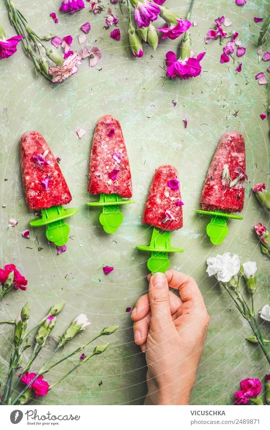 Hausgemachte Eis am Stiel Lebensmittel Frucht Speiseeis Ernährung Bioprodukte Vegetarische Ernährung Diät Stil Design Gesunde Ernährung Sommer Häusliches Leben