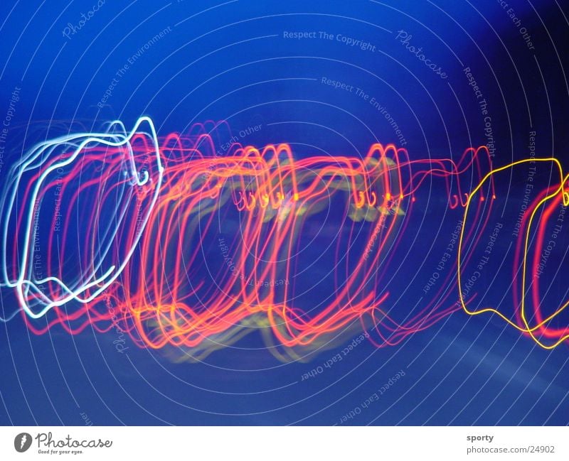 Lichtspiel Verkehr Rücklicht Nacht Langzeitbelichtung rot Straße Alkoholisiert