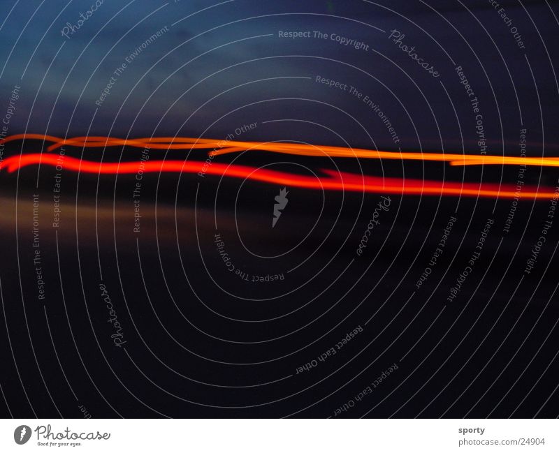 Geschwindigkeit Licht Rücklicht Lichtspiel Nacht gefährlich Langzeitbelichtung Bremse Alkohol Alkoholisiert bedrohlich