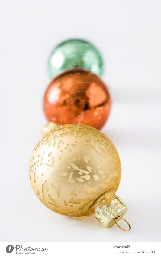 Weihnachtskugeln isoliert auf weißem Hintergrund Weihnachten & Advent Ball rot Hintergrund neutral Hintergrundbild Dezember Party Dekoration & Verzierung gold