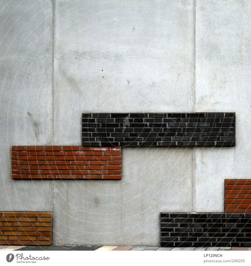 Alexei Paschitnow II Spielen Städtereise Hafencity Deutschland Hafenstadt Mauer Wand Beton Backstein eckig grau rot tetris Block Farbfoto Außenaufnahme