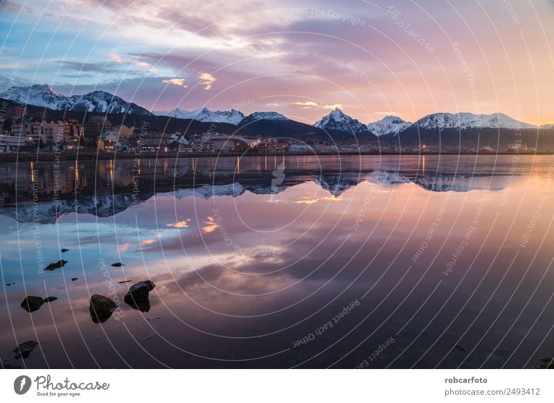 Ushuaia, LA ARGENTINIEN Ferien & Urlaub & Reisen Tourismus Meer Schnee Berge u. Gebirge Haus Natur Landschaft Erde Himmel Küste Stadt Hafen blau weiß Farbe