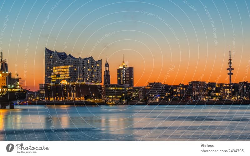 Skyline meiner Stadt Dunkel Michel Elbphilharmonie Hafen Hamburg Sehenswürdigkeit Wahrzeichen Hafenstadt Licht außergewöhnlich Langzeitbelichtung glänzend