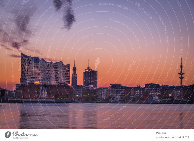 Schönste Stadt Skyline 5 Hafen Hamburg Elbphilharmonie Licht Kehrwiederspitze Hafenstadt Brücke Bauwerk Gebäude Sehenswürdigkeit Wahrzeichen Denkmal glänzend