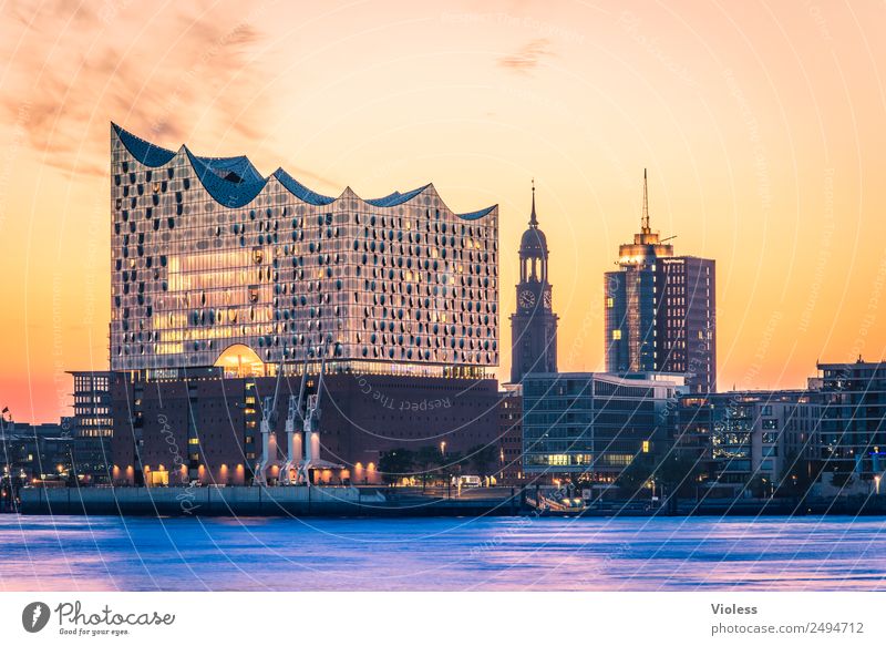 schönste Stadt Skyline II Hafen Hamburg Elbphilharmonie Licht Kehrwiederspitze Hafenstadt Brücke Bauwerk Gebäude Sehenswürdigkeit Wahrzeichen Denkmal glänzend