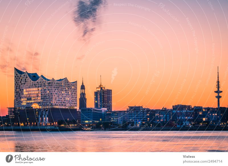 Schönste Stadt Skyline 4 Hafen Hamburg Elbphilharmonie Licht Kehrwiederspitze Hafenstadt Brücke Bauwerk Gebäude Sehenswürdigkeit Wahrzeichen Denkmal glänzend