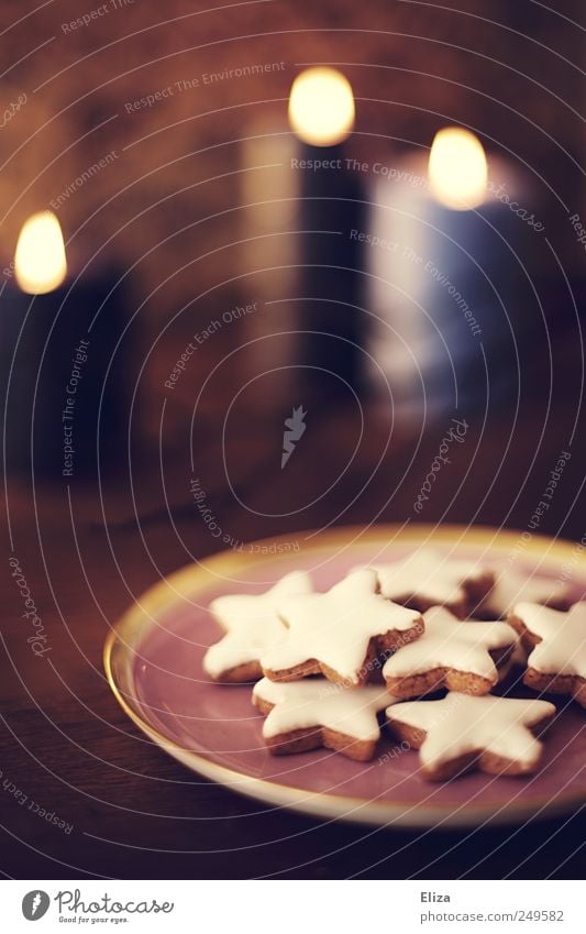 In der Weihnachtsbäckerei... Kaffeetrinken Weihnachten & Advent kuschlig Kerze Kerzenstimmung Zimtstern Plätzchen gemütlich lecker Warmes Licht Backwaren