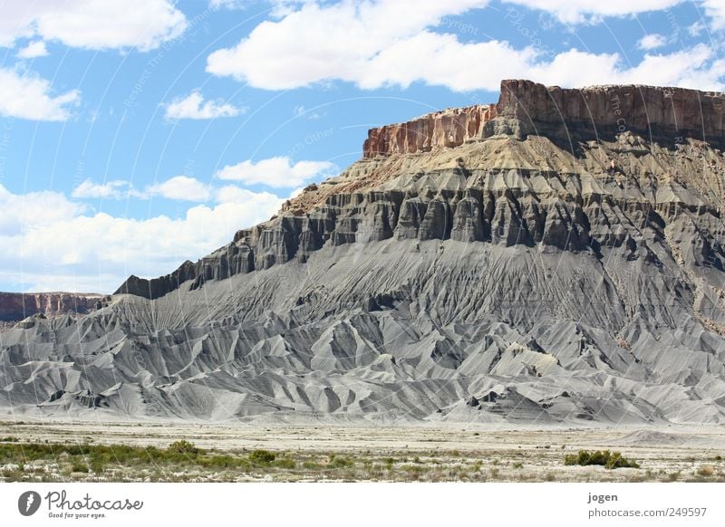 Bad Lands Klettern Bergsteigen Umwelt Natur Landschaft Urelemente Erde Sand Himmel Wolken Felsen Berge u. Gebirge Schlucht Erosion Sandstein Tafelberg