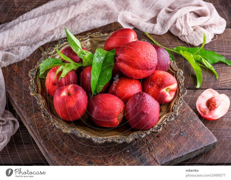 rote reife Pfirsiche Frucht Dessert Ernährung Teller Schalen & Schüsseln Sommer Tisch Blatt Holz Essen frisch oben saftig braun grün Nektarine Hintergrund