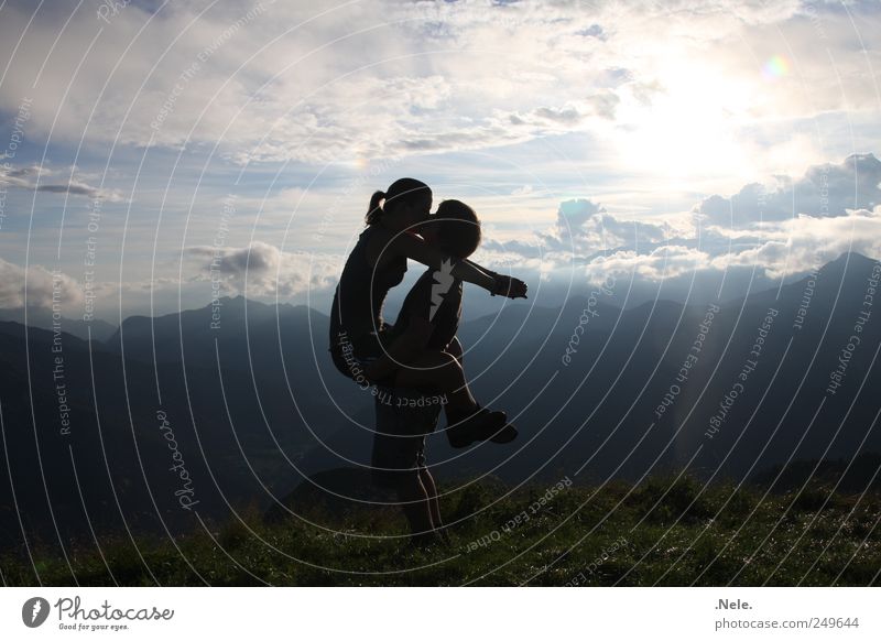 einmal festhalten. Mensch maskulin Junge Frau Jugendliche Junger Mann Paar Partner 2 18-30 Jahre Erwachsene Natur Landschaft Himmel Wolken Sonnenlicht