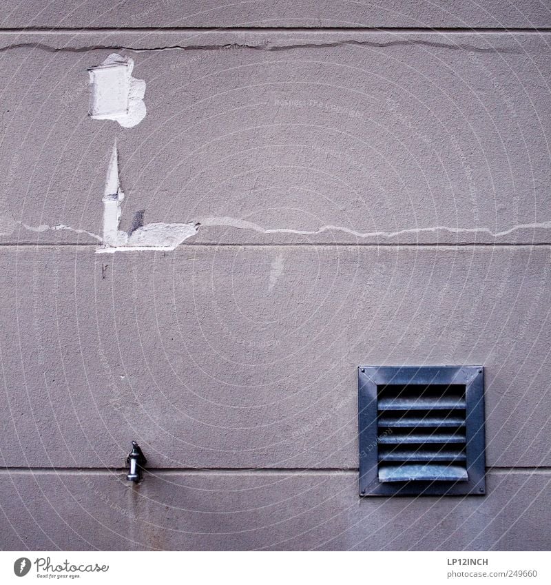 Die Kirche im Dorf lassen II Gebäude Mauer Wand Beton kaputt Lüftungsschacht Wasserhahn Linie Straßenkunst Farbfoto Außenaufnahme Menschenleer Tag