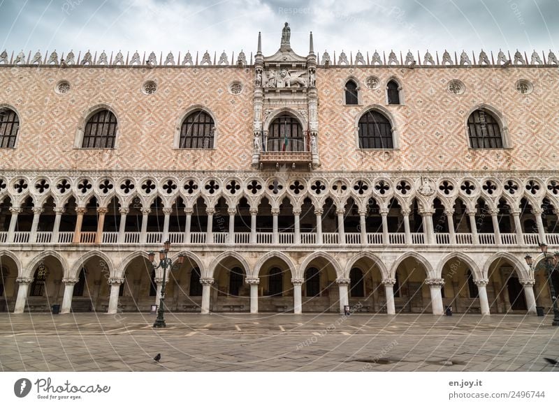 mächtig Ferien & Urlaub & Reisen Sightseeing Städtereise Venedig Italien Europa Stadt Altstadt Menschenleer Palast Platz Bauwerk Gebäude Architektur Fassade