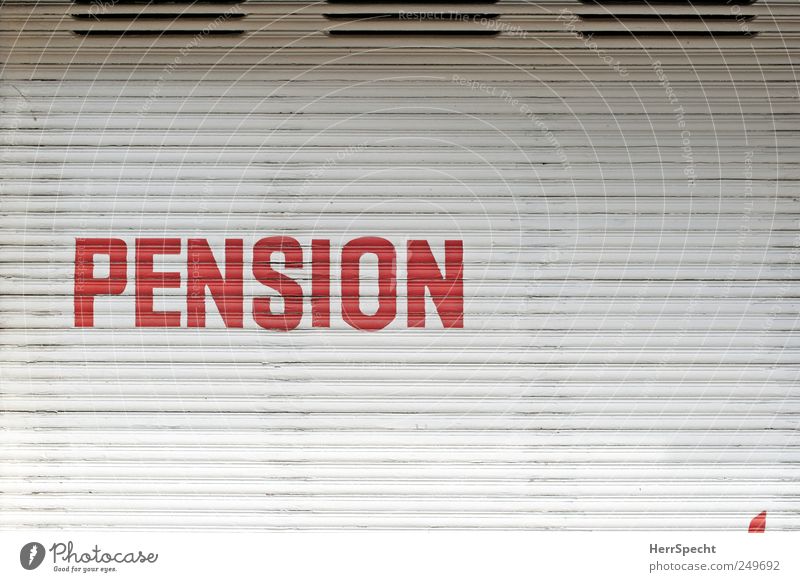 Nachsaison Gebäude Fenster Metall Schriftzeichen Schilder & Markierungen Hinweisschild Warnschild rot weiß geschlossen Pension Rollladen Farbfoto