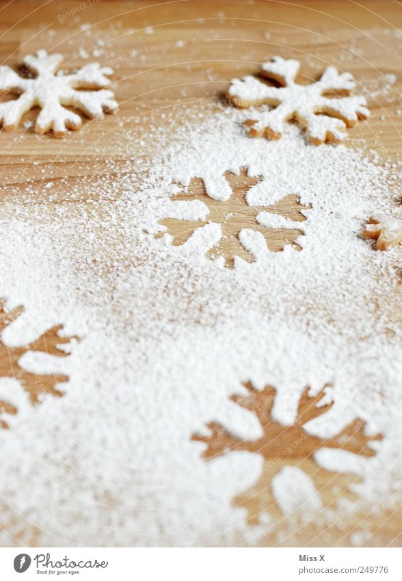 joah is denn heit scho Weihnochtn? Lebensmittel Teigwaren Backwaren Ernährung lecker süß Puderzucker Schneeflocke Zucker Plätzchen Weihnachtsgebäck Abdruck