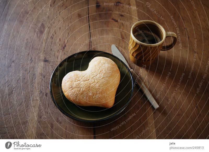 herzel Lebensmittel Brötchen Frühstück Getränk Heißgetränk Kaffee Teller Tasse Messer lecker braun grün Freude Lebensfreude Sympathie Freundschaft Liebe