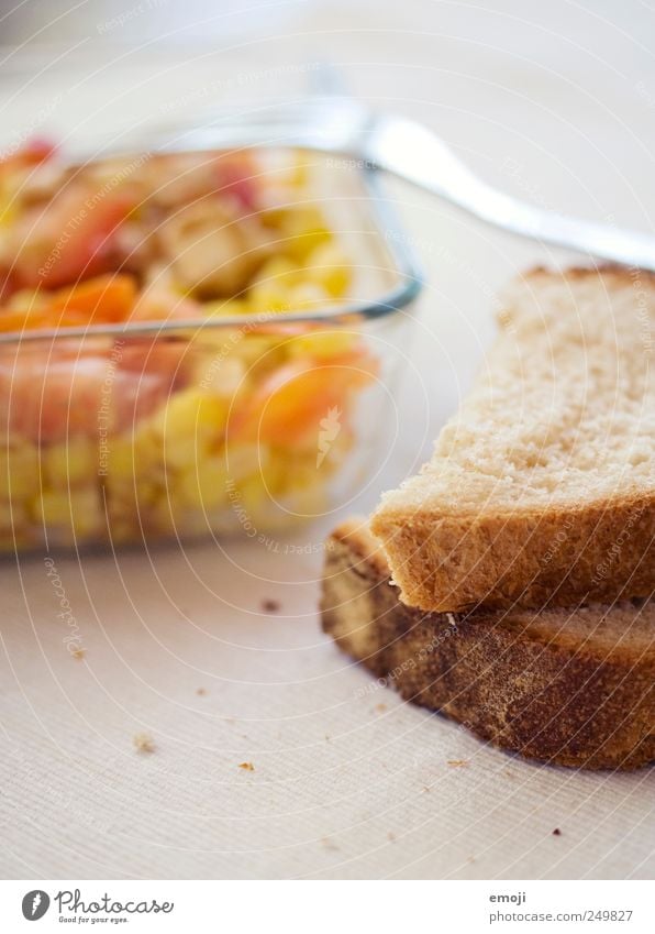 karge Mahlzeit Gemüse Salat Salatbeilage Brot Ernährung Mittagessen Abendessen Vegetarische Ernährung Schalen & Schüsseln Gabel Gesundheit Brotscheibe Krümel