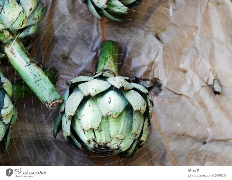 Arti Lebensmittel Gemüse Ernährung Bioprodukte Vegetarische Ernährung lecker grün Artischocke verkaufen Wochenmarkt Gemüsemarkt Marktstand Gemüsehändler