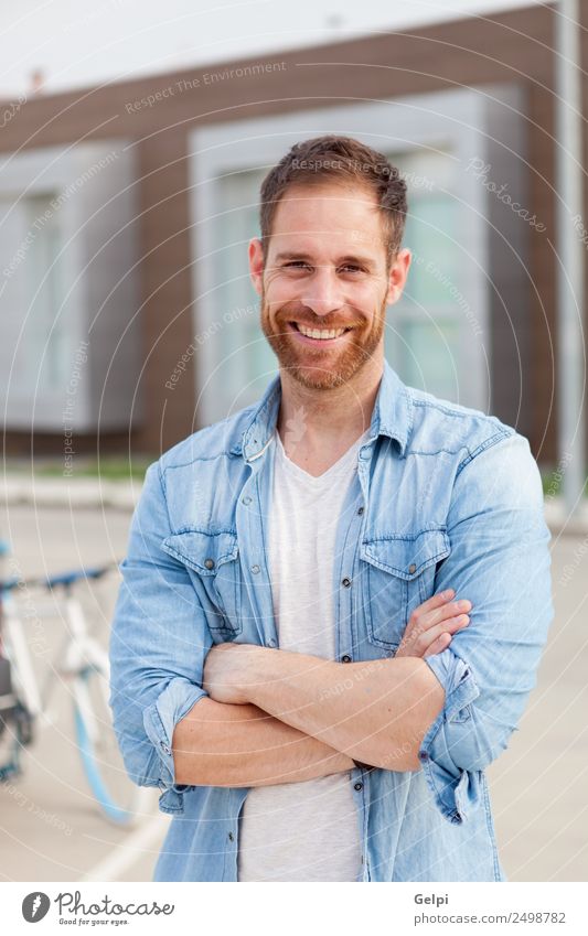 Lässiger Typ Lifestyle Stil Glück Haare & Frisuren Gesicht Erholung Sommer Mensch maskulin Junge Mann Erwachsene Natur Park Gebäude Straße Mode Hemd Jeanshose