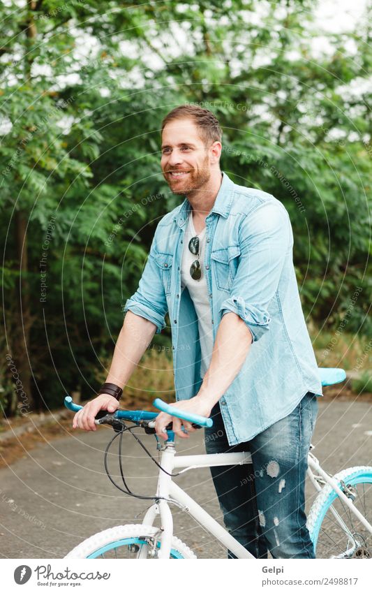 Lässiger Typ Lifestyle Freude Glück Freizeit & Hobby Ferien & Urlaub & Reisen Sommer Sport Fahrradfahren Mensch Mann Erwachsene Natur Park Verkehr Straße