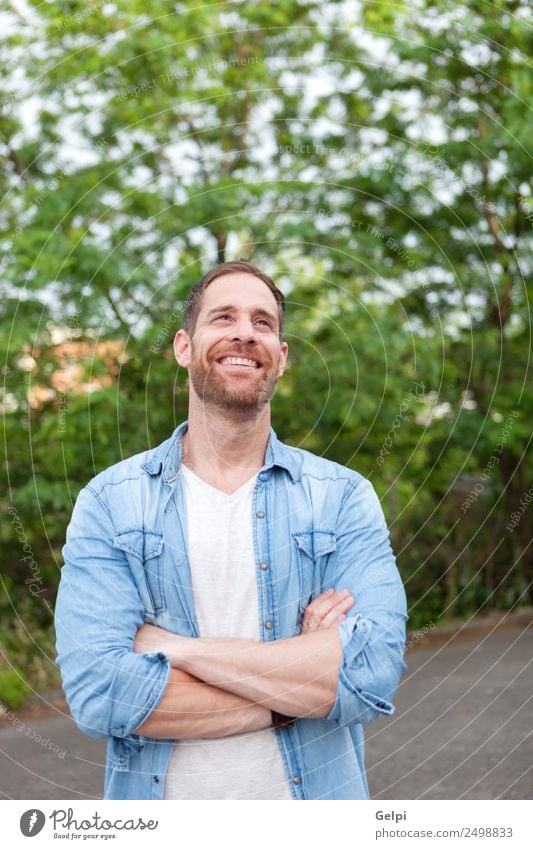 Lässiger Typ Lifestyle Stil Glück Haare & Frisuren Gesicht Erholung Sommer Mensch maskulin Junge Mann Erwachsene Natur Park Mode Hemd Vollbart genießen Coolness