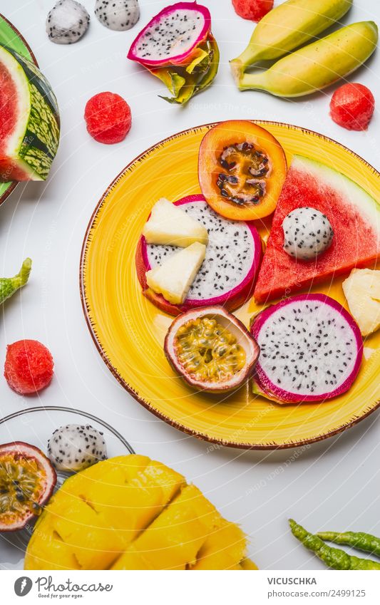 Exotische Früchte Plate Lebensmittel Frucht Dessert Ernährung Bioprodukte Vegetarische Ernährung Diät Teller Lifestyle Stil exotisch Gesunde Ernährung gelb