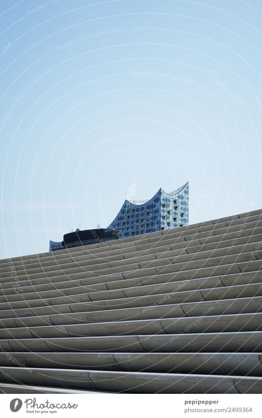 Elbphilharmonie elegant Tourismus Sightseeing Städtereise Konzerthaus Dienstleistungsgewerbe Architektur Theater Musik Oper Opernhaus Hamburg Hafenstadt Haus