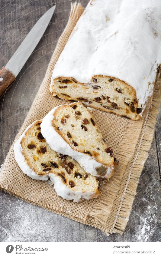 Christstollen auf Holztisch Weihnachten & Advent Anti-Weihnachten Dessert süß Bonbon Tradition Lebensmittel Gesunde Ernährung Speise Foodfotografie Deutsch