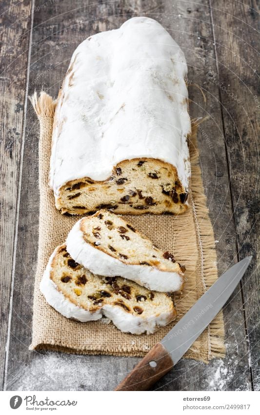 Christstollen. Lebensmittel Frucht Kuchen Dessert Süßwaren Ernährung Frühstück Mittagessen Abendessen Bioprodukte Vegetarische Ernährung Messer