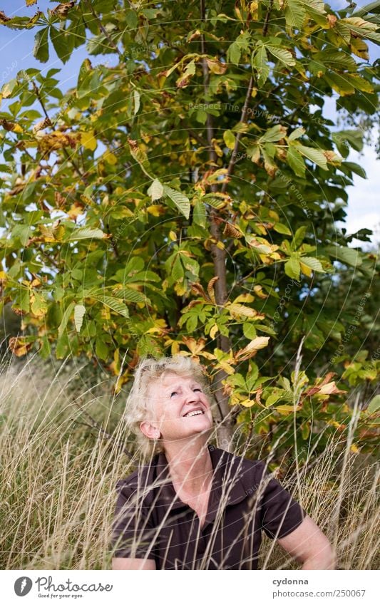 Lebensfreude Lifestyle Gesundheit harmonisch Wohlgefühl Zufriedenheit Erholung ruhig Abenteuer Freiheit Mensch Frau Erwachsene Weiblicher Senior 45-60 Jahre