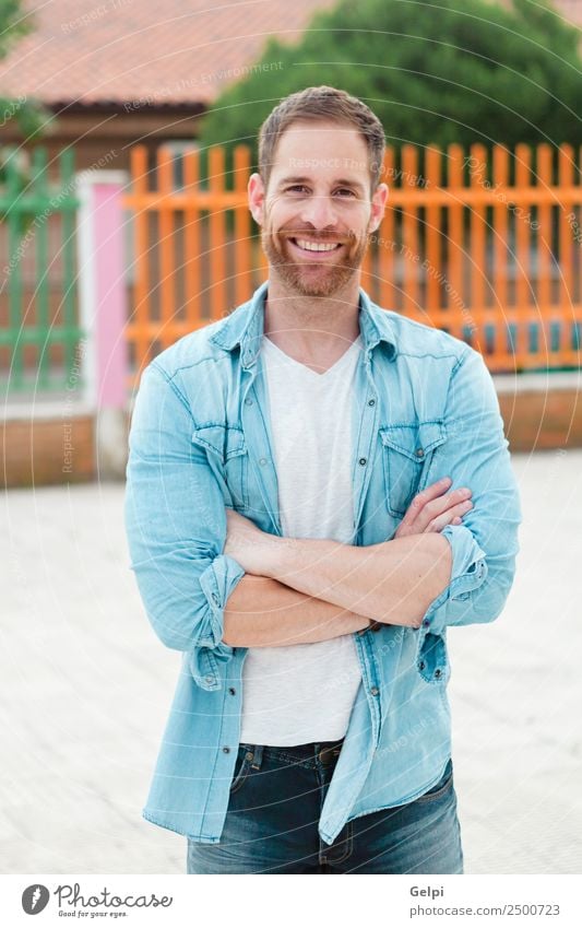 Lässiger Typ Lifestyle Stil Glück Haare & Frisuren Gesicht Erholung Sommer Mensch maskulin Junge Mann Erwachsene Natur Park Mode Hemd Vollbart genießen Coolness