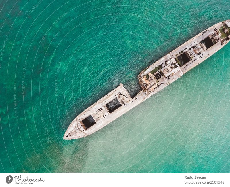 Luftbilddrohne Ansicht des alten Schiffbruch-Geisterschiffes Wasserfahrzeug schiffbrüchig Strand Schiffswrack Meer Verlassen Ferien & Urlaub & Reisen Landschaft