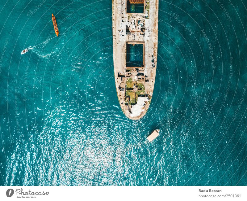 Luftbilddrohne Ansicht des alten Schiffbruch-Geisterschiffes Wasserfahrzeug schiffbrüchig Strand Schiffswrack Meer Verlassen Ferien & Urlaub & Reisen Landschaft