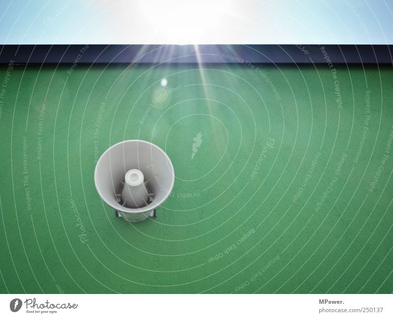 Beschallung&Bestrahlung Technik & Technologie Sonnenenergie Mauer Wand grün Lautsprecher Megaphon scheinend Betonwand Putz Klang Tontechnik Information