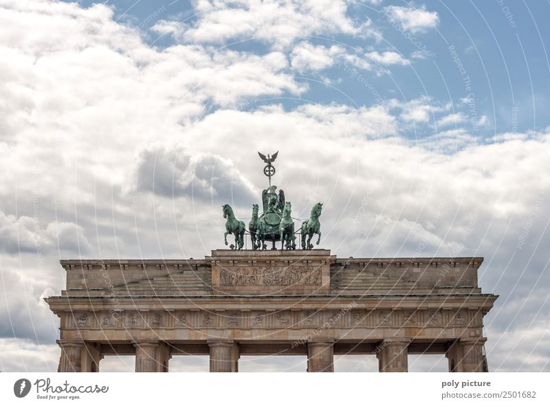 Brandenburger Tor - Berlin - Deutschland Kultur Stadt Hauptstadt Stadtzentrum Altstadt Menschenleer Sehenswürdigkeit Wahrzeichen Denkmal ästhetisch Dekadenz