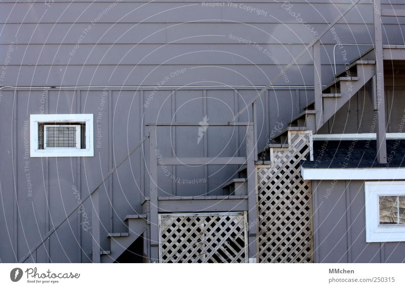 UpStairs Haus Hütte Mauer Wand Treppe Fassade Fenster alt kaputt blau Fleck Geländer Stufenordnung weiß Holz aufgehen steigen steigend herauf herab Gitterrost